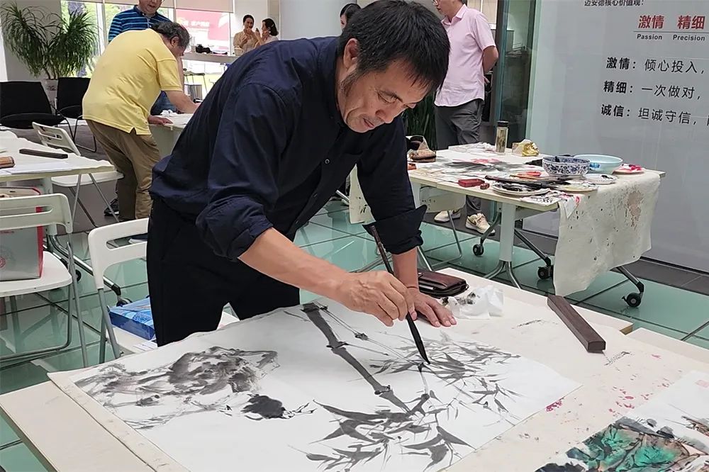 邗江政協(xié)藝術(shù)家慶賀邁安德二十耕耘