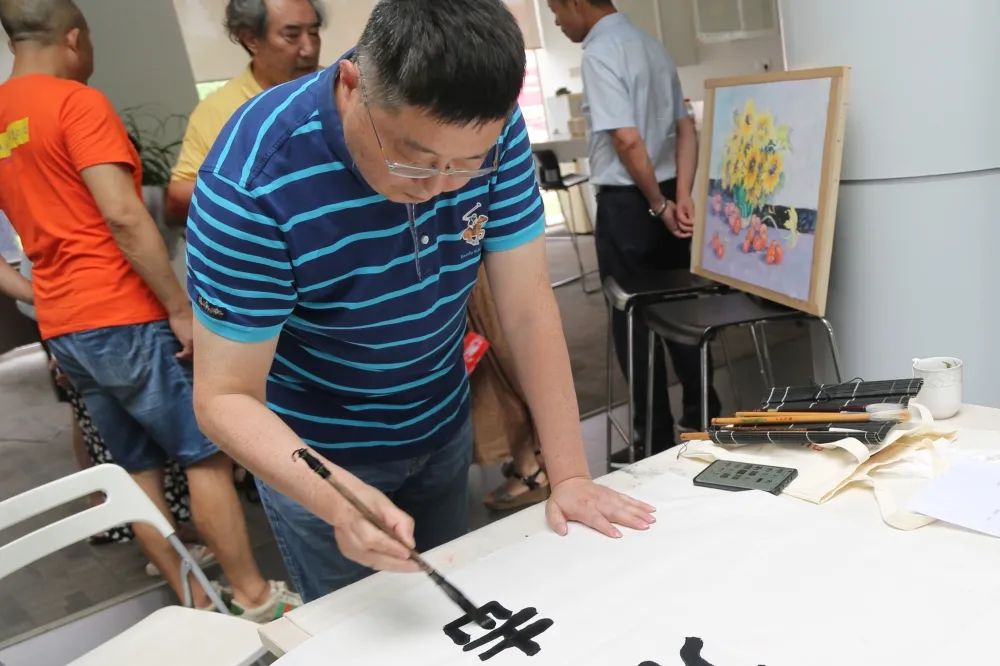 邗江政協(xié)藝術(shù)家慶賀邁安德二十耕耘